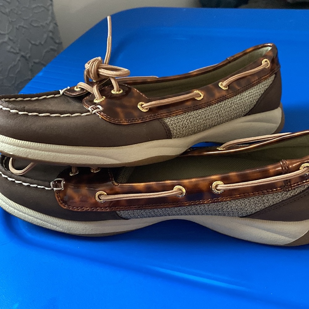 Sperry - Picture 2 of 3